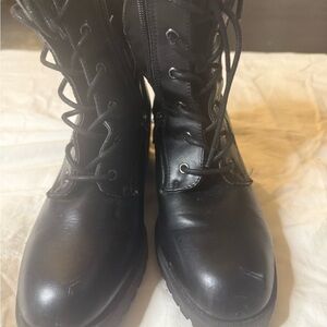 Madden Girl Sleek Black Moto Boots size 8.5 stylish chic grunge chunky heel